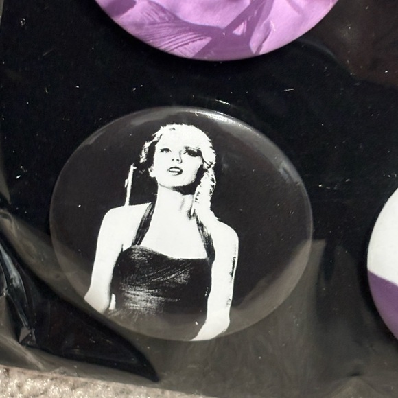 Taylor's Version Speak Now Pin Set - Picture 3 of 6